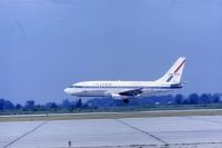 Photo: United Airlines, Boeing 737-200, N9030U